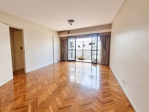 Excelente 4 Ambientes con Gran Balcón al Frente y Cochera en Zona Botanico