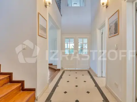 Casa 7 ambientes con 4 baños