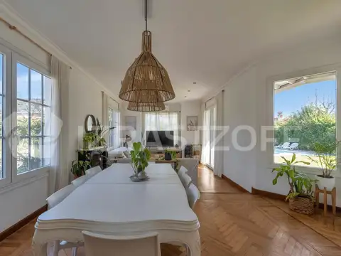 Casa en lote central