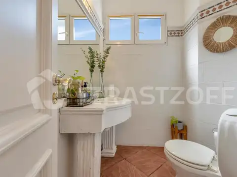 Casa en Venta con 4 cocheras