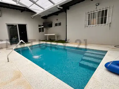 Venta casa 5 Ambientes con Pileta Climatizada, Quincho y Cochera Doble – Wilde