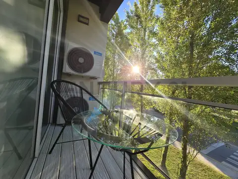 Av. Enrique Shaw, entre Av. Martin Pescador y Melgacho , Piso 1