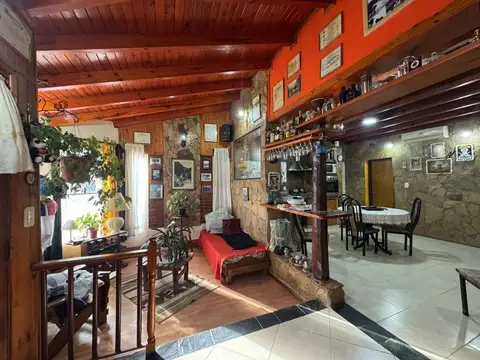 Casa 7 ambientes con 2 baños