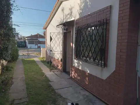 Casa en venta - 2 Dormitorios 1 Baño - 60Mts2 - Santa Teresita
