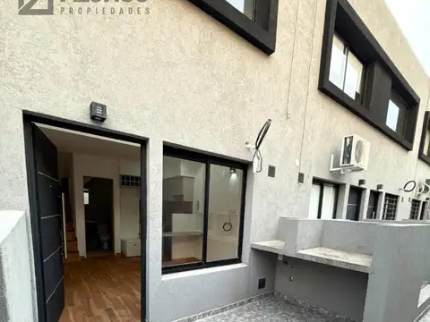 Depto Tipo Casa en Venta de 2 ambientes