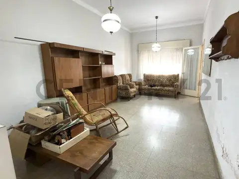 Casa 3 Dormitorios con Patio a Pasos de Calle Belgrano - VENADO TUERTO