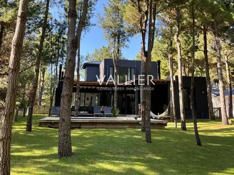 Casa 6 ambientes con 5 baños