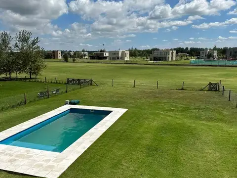 Casa a estrenar 4 ambientes en Alquiler en Haras del Sur 3