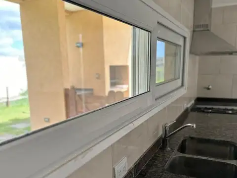 Casa en Alquiler en Haras Del Sur 3, USD 1.600