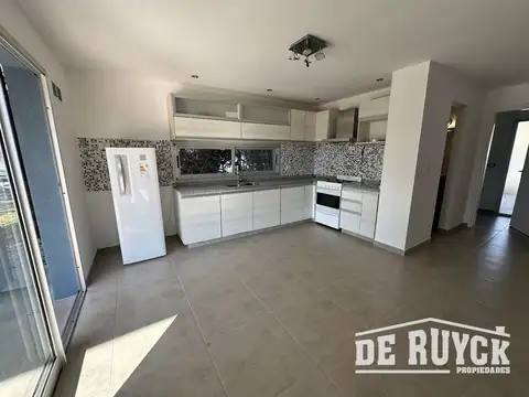 Casa 4 ambientes con 3 baños