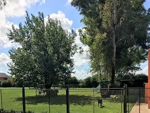 Lote de 3500 m2 con Vivienda - Ing. Maschwitz