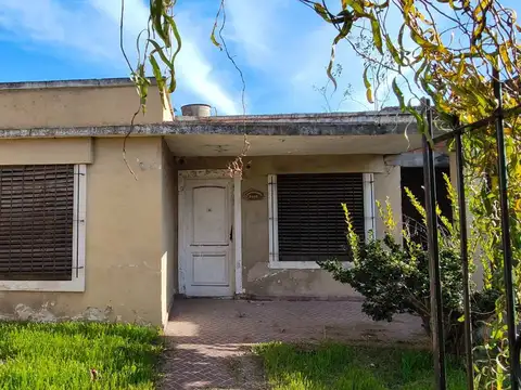 CASA 3 AMBIENTES EN VENTA JOSE C PAZ LOTE 350M2