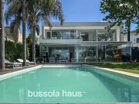Casa 5 ambientes con 5 baños