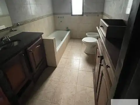 Casa en venta - 4 dormitorios 5 baños - cocheras - 2870mts2 - Barrio Las Golondrinas