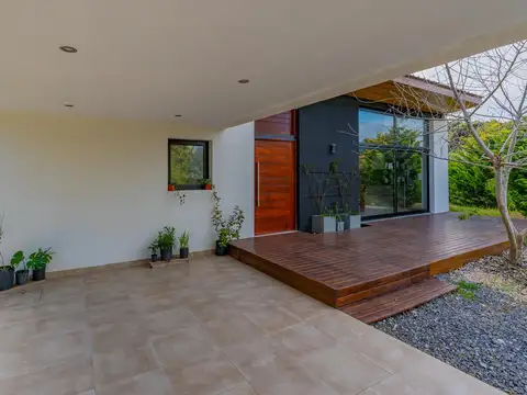 Floreal Gorini y Calle 6