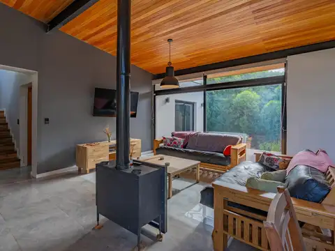 Casa 4 ambientes con 2 baños