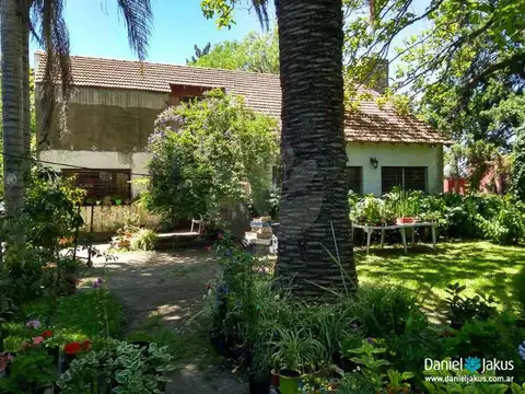 VENDEMOS FRACCION CON CHALET A RECICLAR EN RINGUELET, IDEAL EMPRENDIMIENTO COMERCIAL O HABITACIONAL