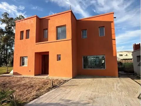 Casa 5 ambientes con 3 baños