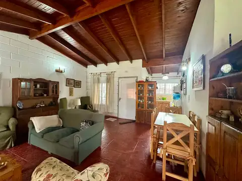 CASA 3 AMBIENTES EN VENTA EN BURZACO CON PILETA