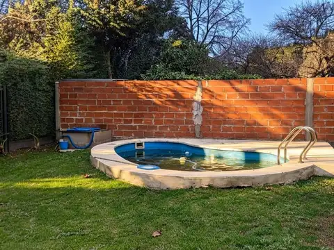 CASA 3 AMBIENTES EN VENTA EN BURZACO CON PILETA