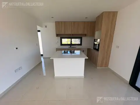 Casa en Venta en Pilar Del Este - Santa Sofia, USD 215.000