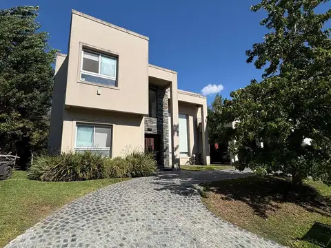Casa 6 ambientes con 3 baños