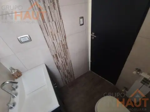Casa 6 ambientes con 2 baños