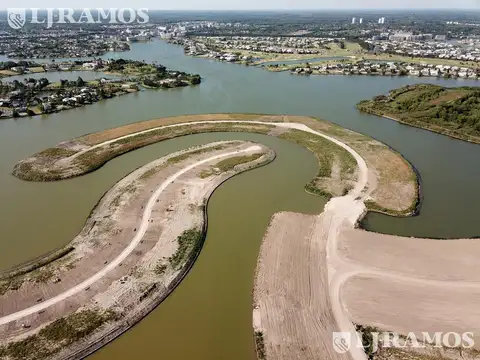 Lote sobre el lago central en venta en LOS PUENTES, NORDELTA.
