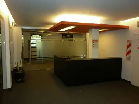 Oficina 5 ambientes con 2 baños