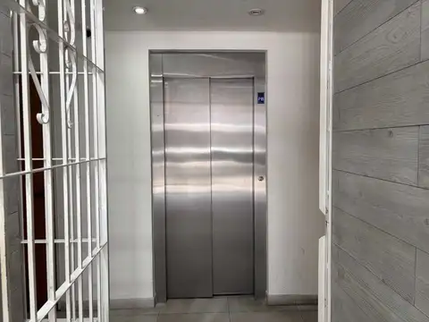 ALQUILER MONOAMBIENTE EN FLORES – 4° PISO LUMINOSO