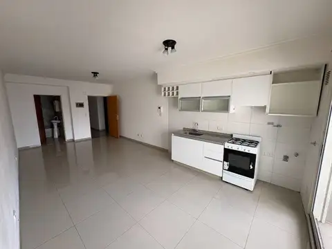 ALQUILER MONOAMBIENTE EN FLORES – 4° PISO LUMINOSO