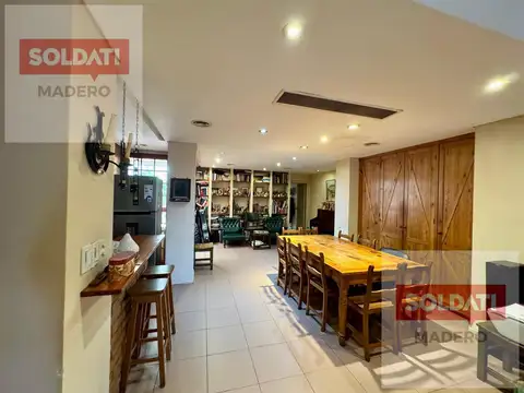 Casa 11 ambientes con 5 baños