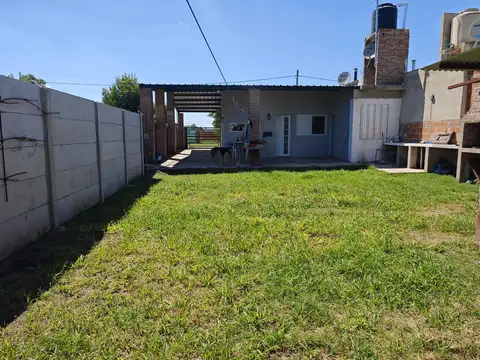 Venta casa de 2 dormitorios+ cochera Lomas de Alicia, Granadero Baigorria