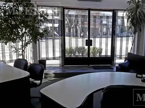 Av. Pte. Perón  3599, esquina Kennedy