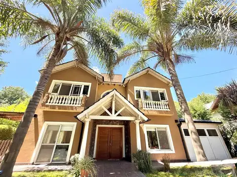 CASA EN VENTA EN PARQUE LAS NACIONES CON PISCINA!