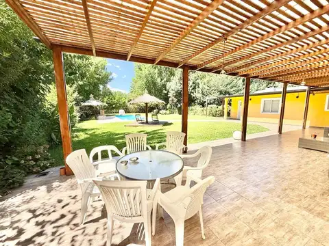 Casa en Venta con 3 cocheras