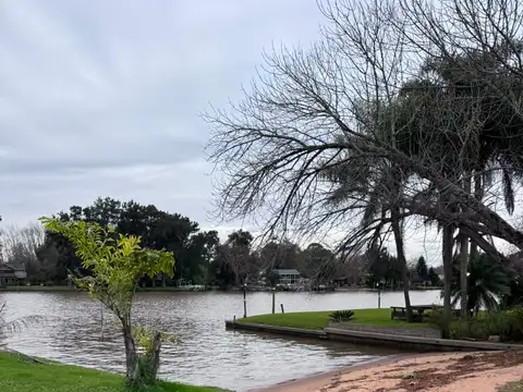 CASA EN VENTA DELTA TIGRE CON  MUELLE PROPIO.