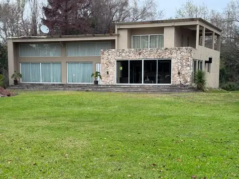 CASA EN VENTA DELTA TIGRE CON  MUELLE PROPIO.