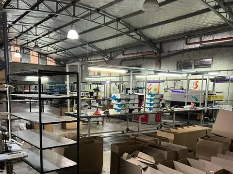 Galpón Zona Industrial- 1.100 m2.- Excelente estado