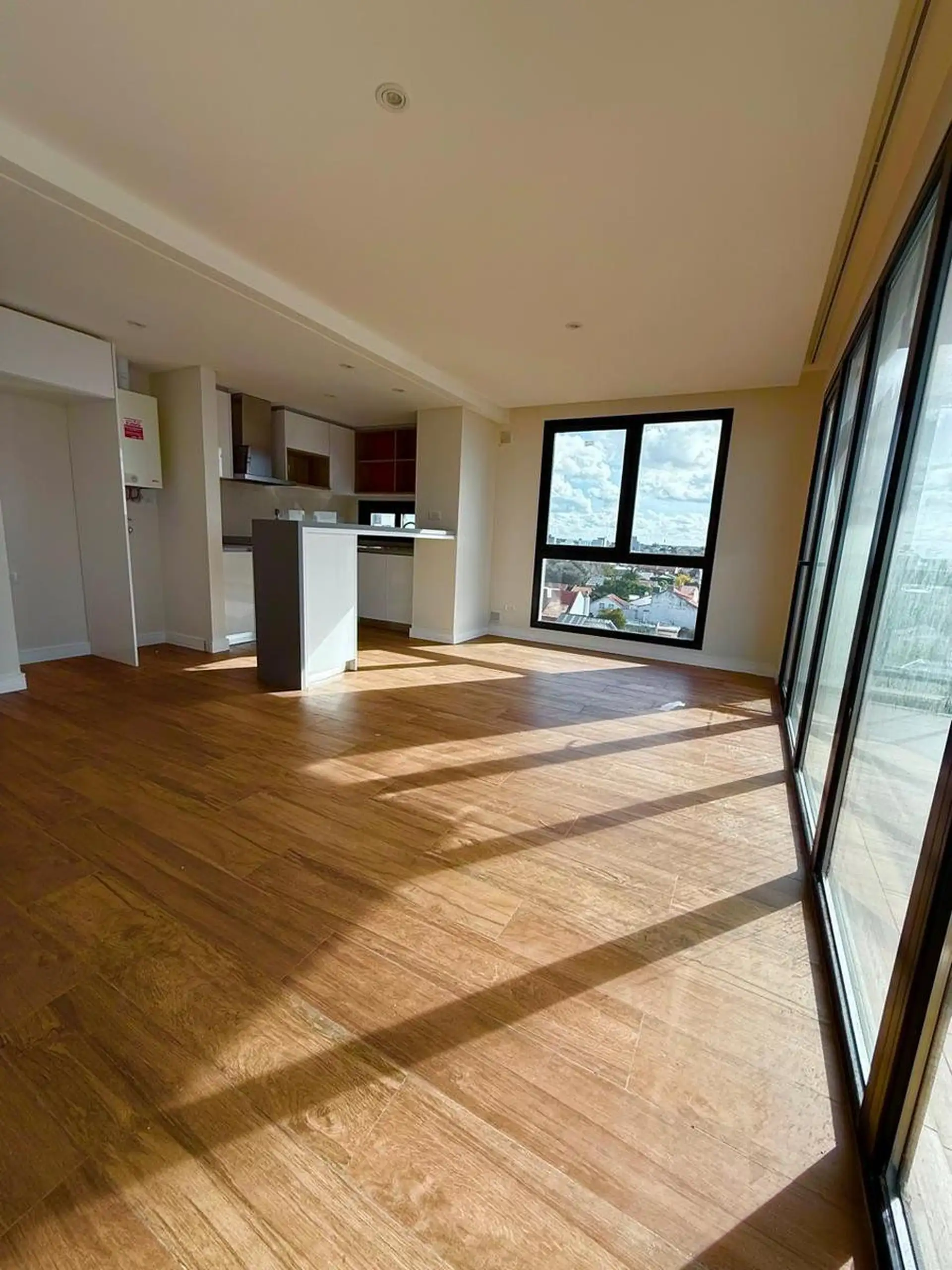 Depto 3 amb, 76m² con cochera y vista lateral al mar - Constitución