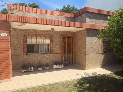 VENTA CASA CON LOCALES Y DEPTO EN SAN MIGUEL