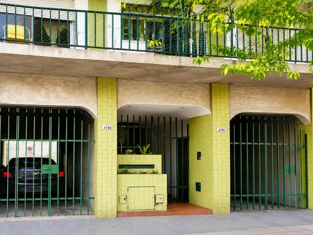 Cochera en venta en Zamudio al 4700