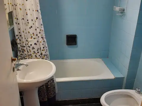 Departamento en Alquiler en Parque Chacabuco, $ 550.000
