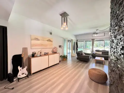 Casa 7 ambientes con 2 baños