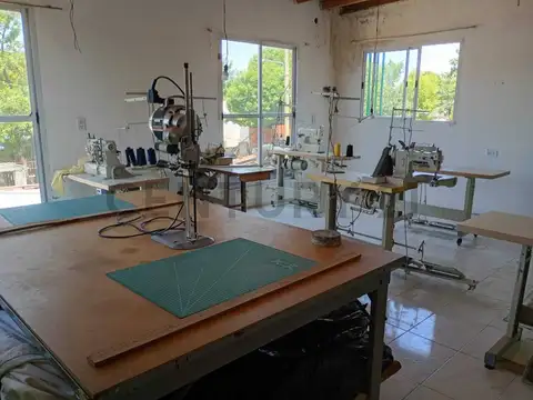 La tranquera Entre 437 y 439