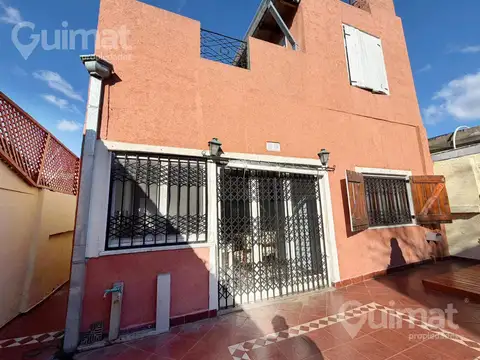 VENTA CASA EN AVELLANEDA CON 3 DORMITORIOS, PATIO Y TERRAZA
