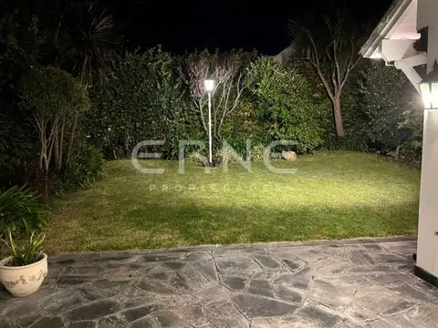 Casa 5 ambientes con 4 baños