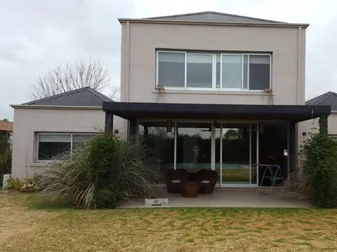 Casa Chalet  en Alquiler en Los Jazmines, Pilar del Este, Pilar