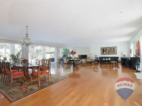 Casa en Venta en Abril Club De Campo, USD 1.950.000