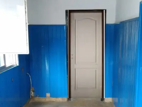 ALQUILER  LOCAL AV. LOS QUILES Y MONTEVIDEO - BERNAL - IDEAL KIOSCO O CONSULTORIO